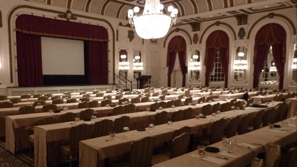 Follow my 8 agency conference tips to optimize the next event you attend.