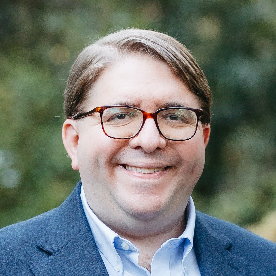 karl sakas headshot standing 000